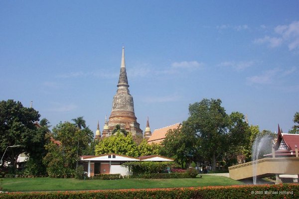 The large central chedi of Wat Yai Chai Mongkon