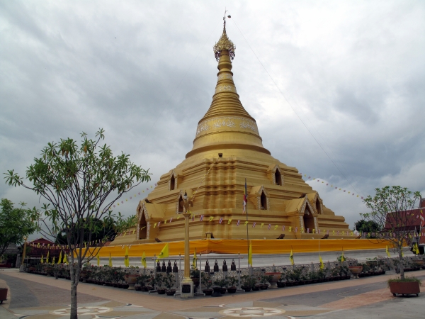 The pagoda of Wat Phra Baromathat in Nakorn Chum
