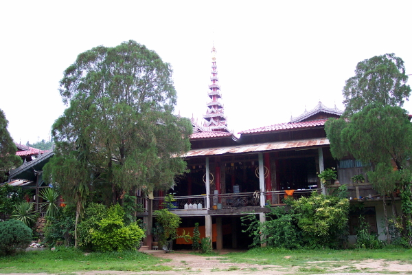Wat Hua Wiang Sala