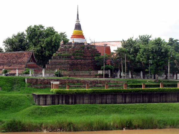Wat Ratburana from across the river