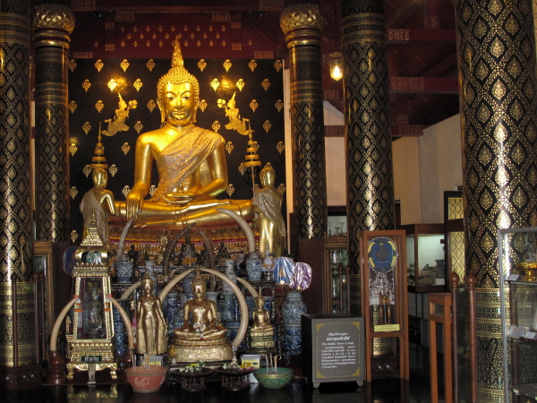 The famous Phra Chinnarat Buddha image at Wat Phra Sri Rattana Mahathat