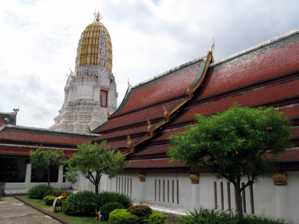 The central tower with the main west chapel on the right of Wat Phra Sri Rattana Mahathat
