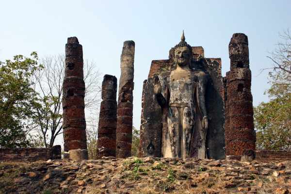 The Phra Attharot Buddha image at Wat Saphan Hin