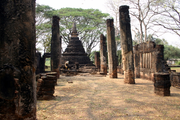 The ruins of the prayer hall at Wat Khok Singkharam