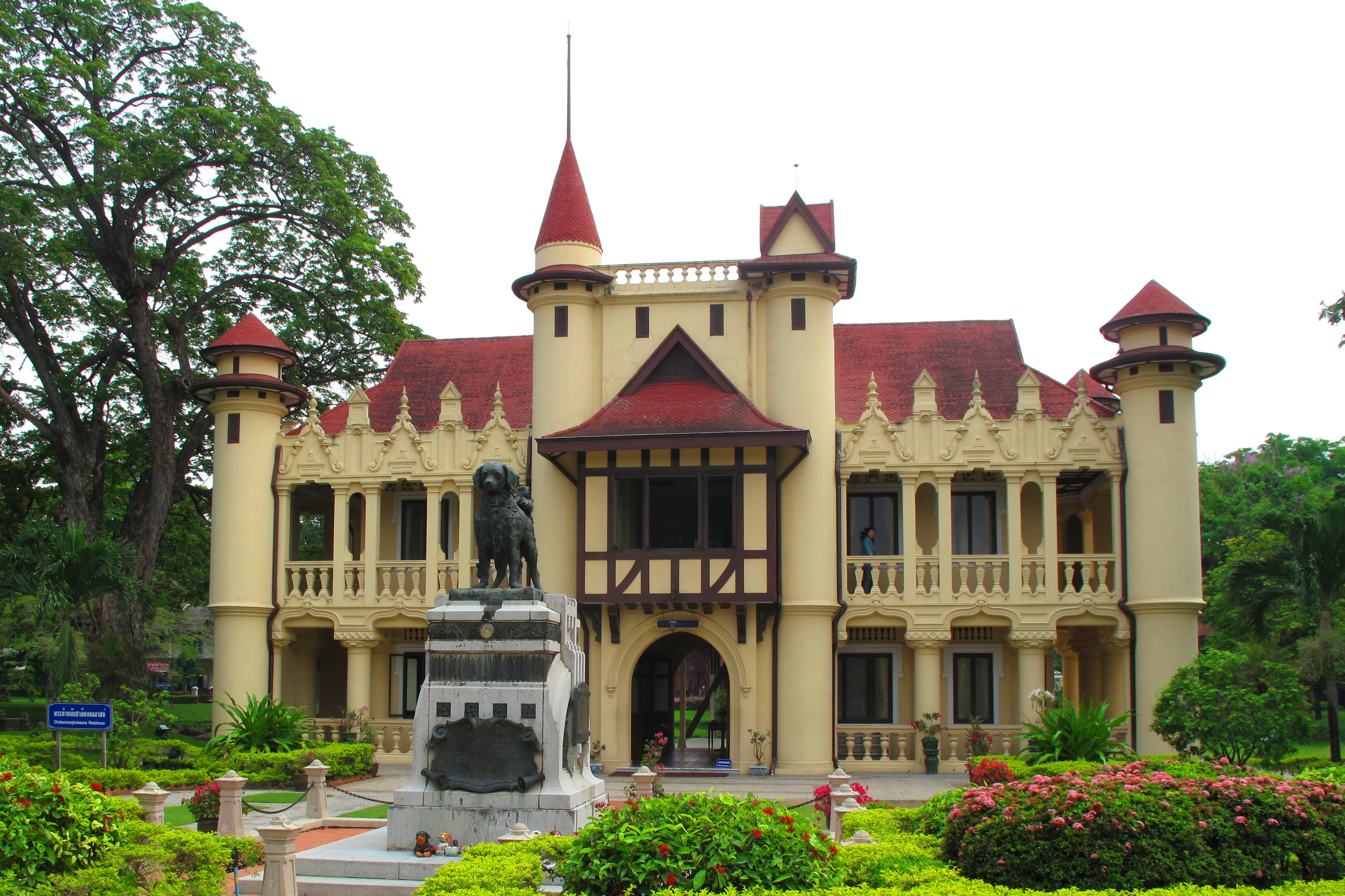 Sanam Chan Palace in Nakhon Pathom, a European palace in Thailand