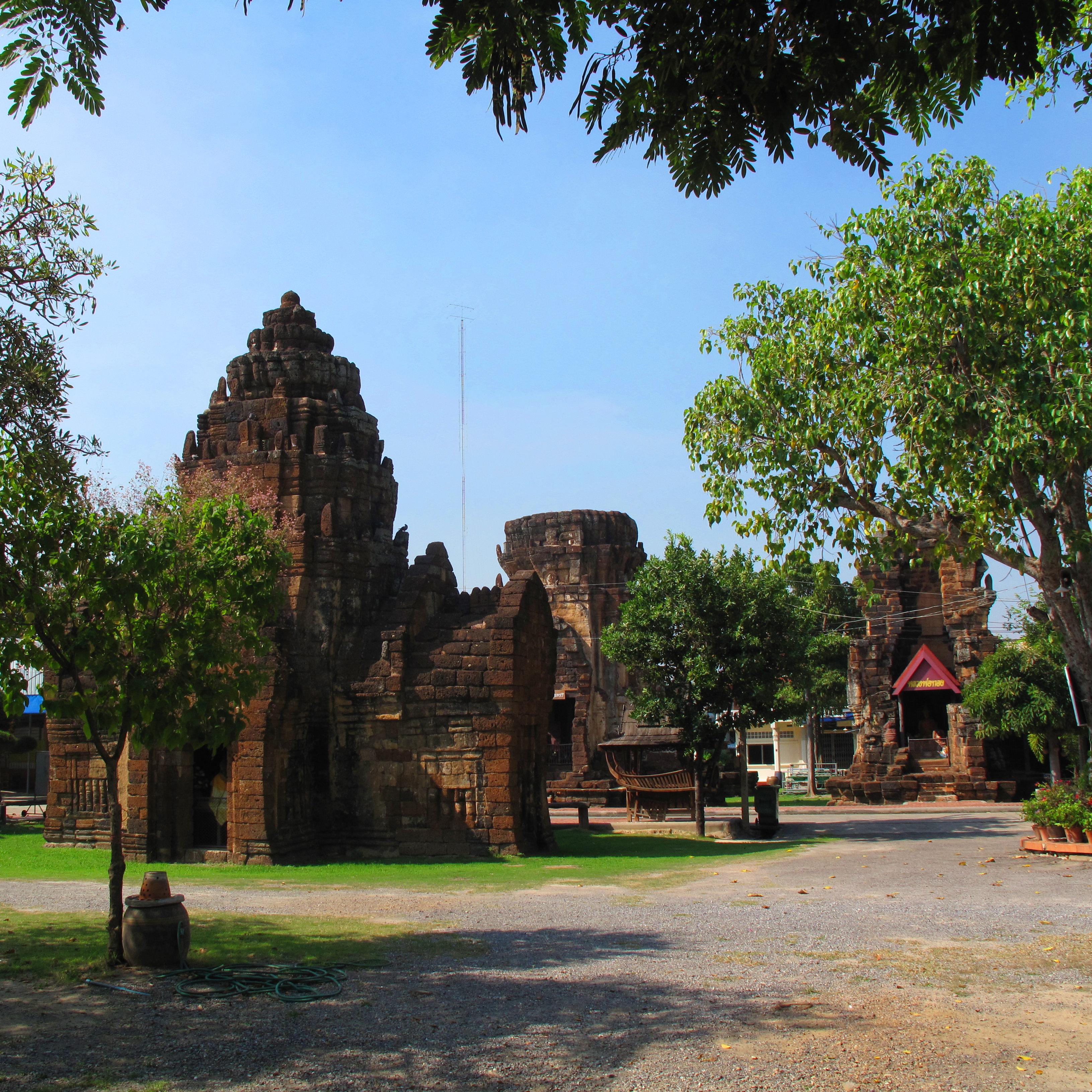 Wat Kampaeng Laeng ruins