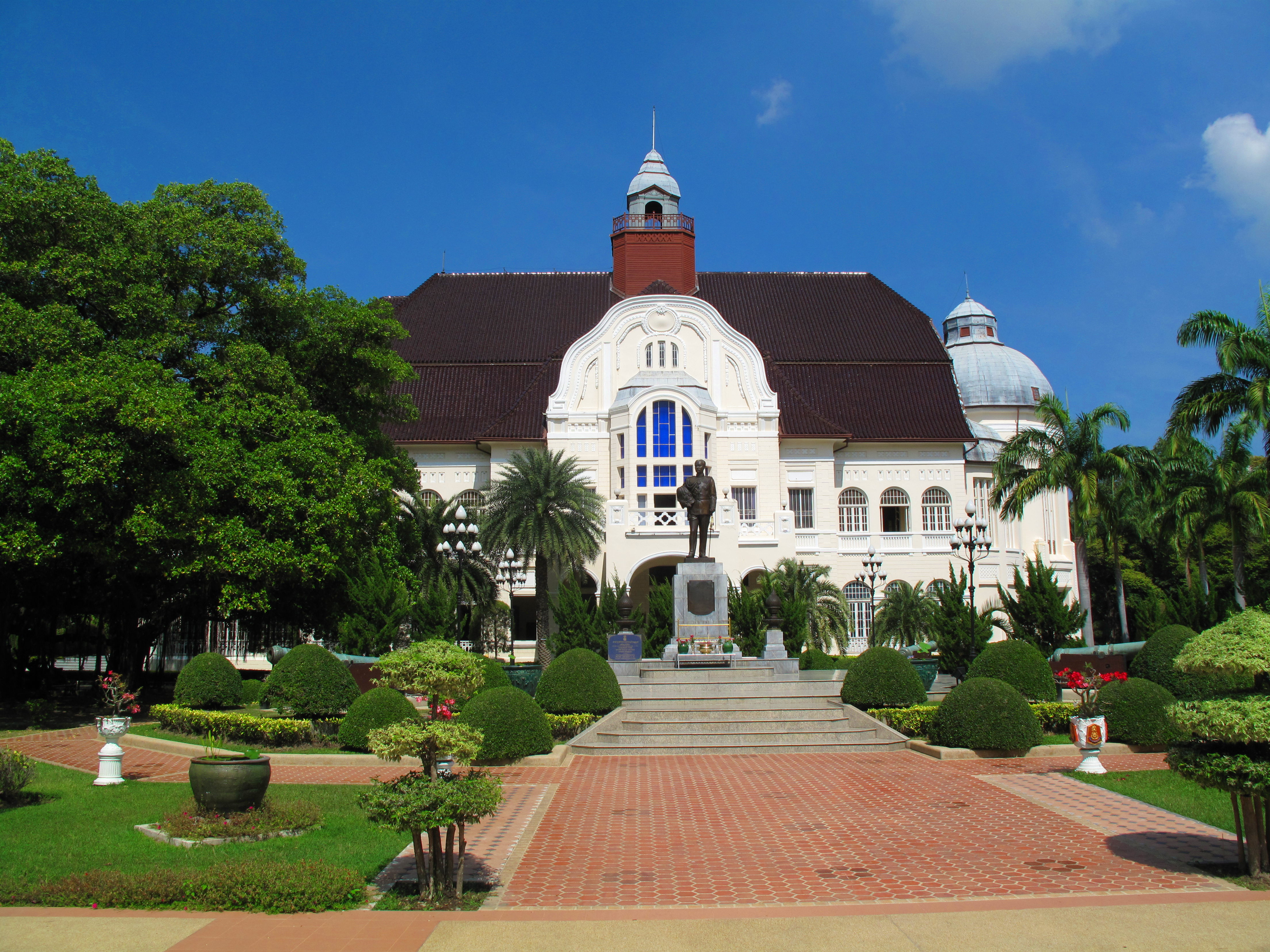 Phra Ram Rajaniwet Palace