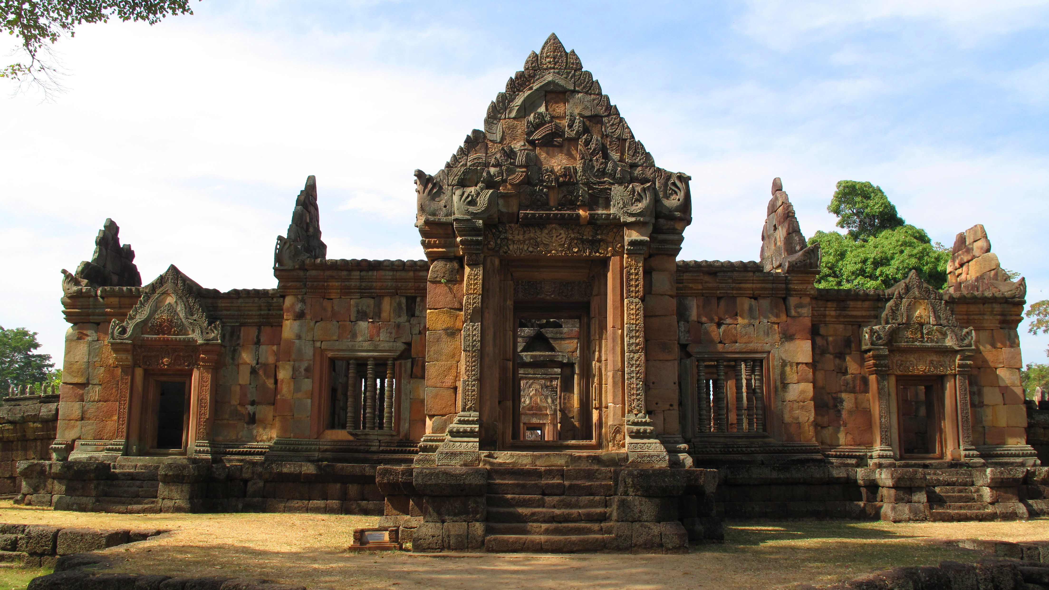 The eastern gate to Muang Tam