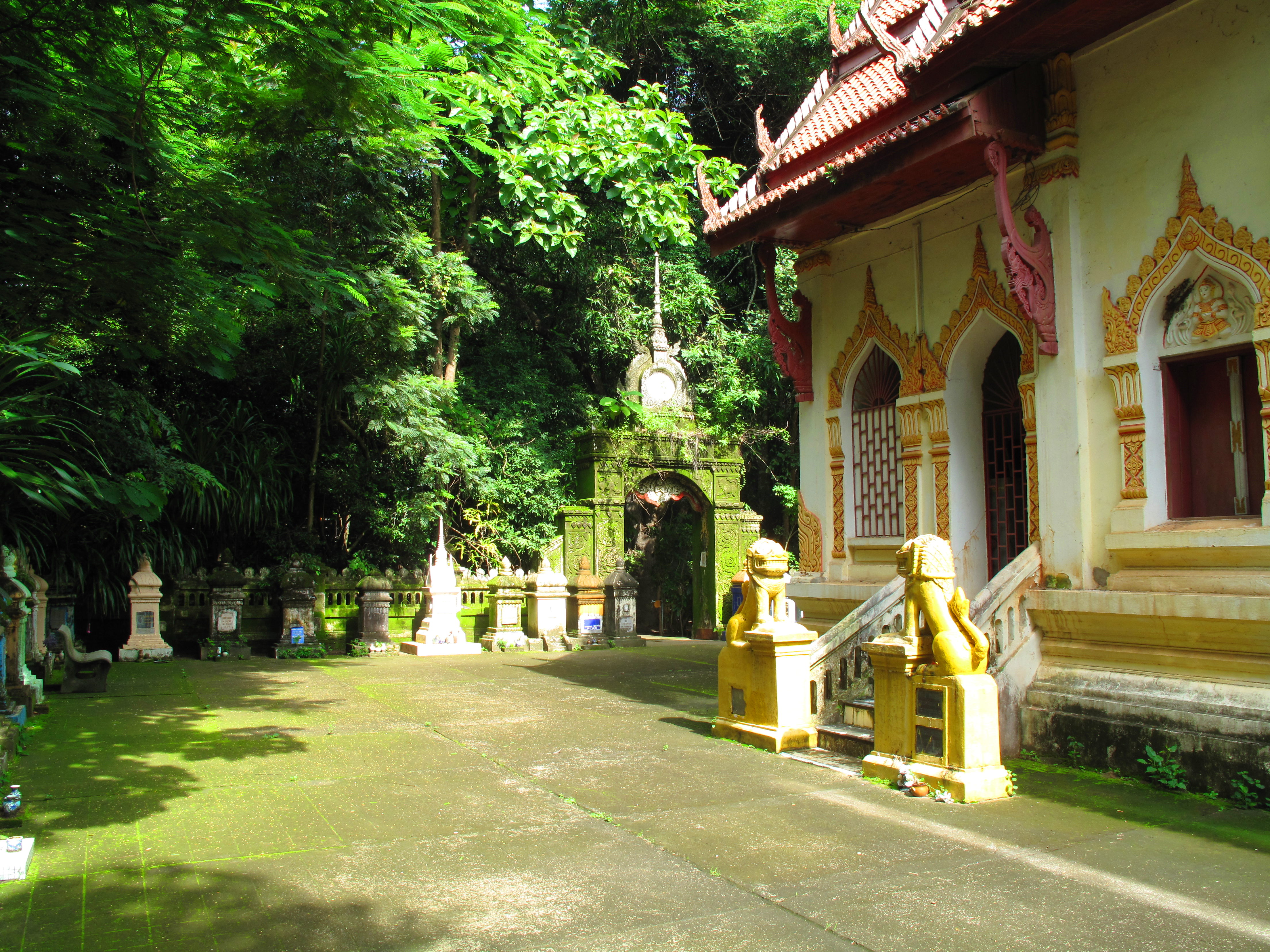 The main chapel with one of the gates into its courtyard beyond.