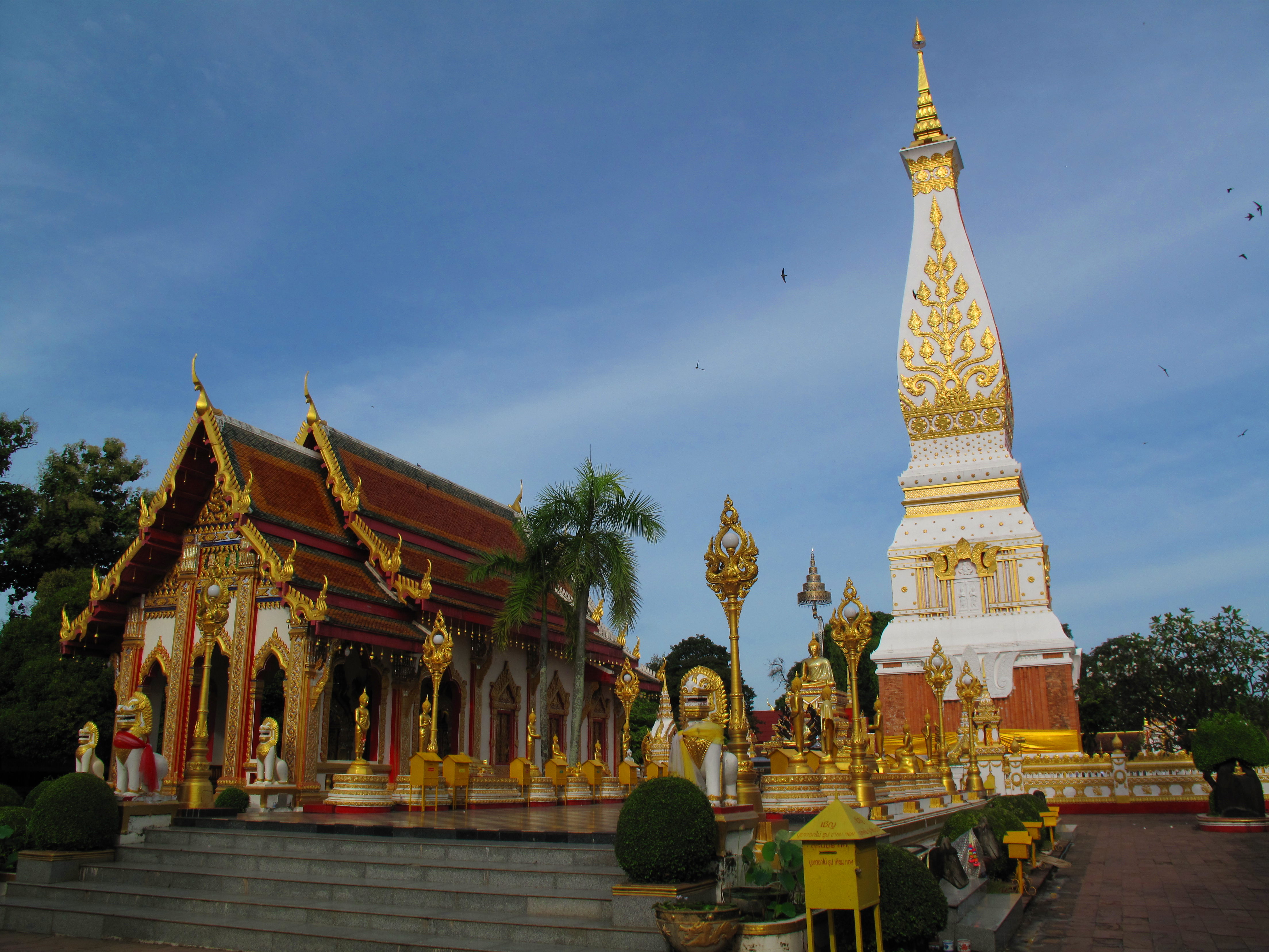 The towering That with the main prayer hall beside it