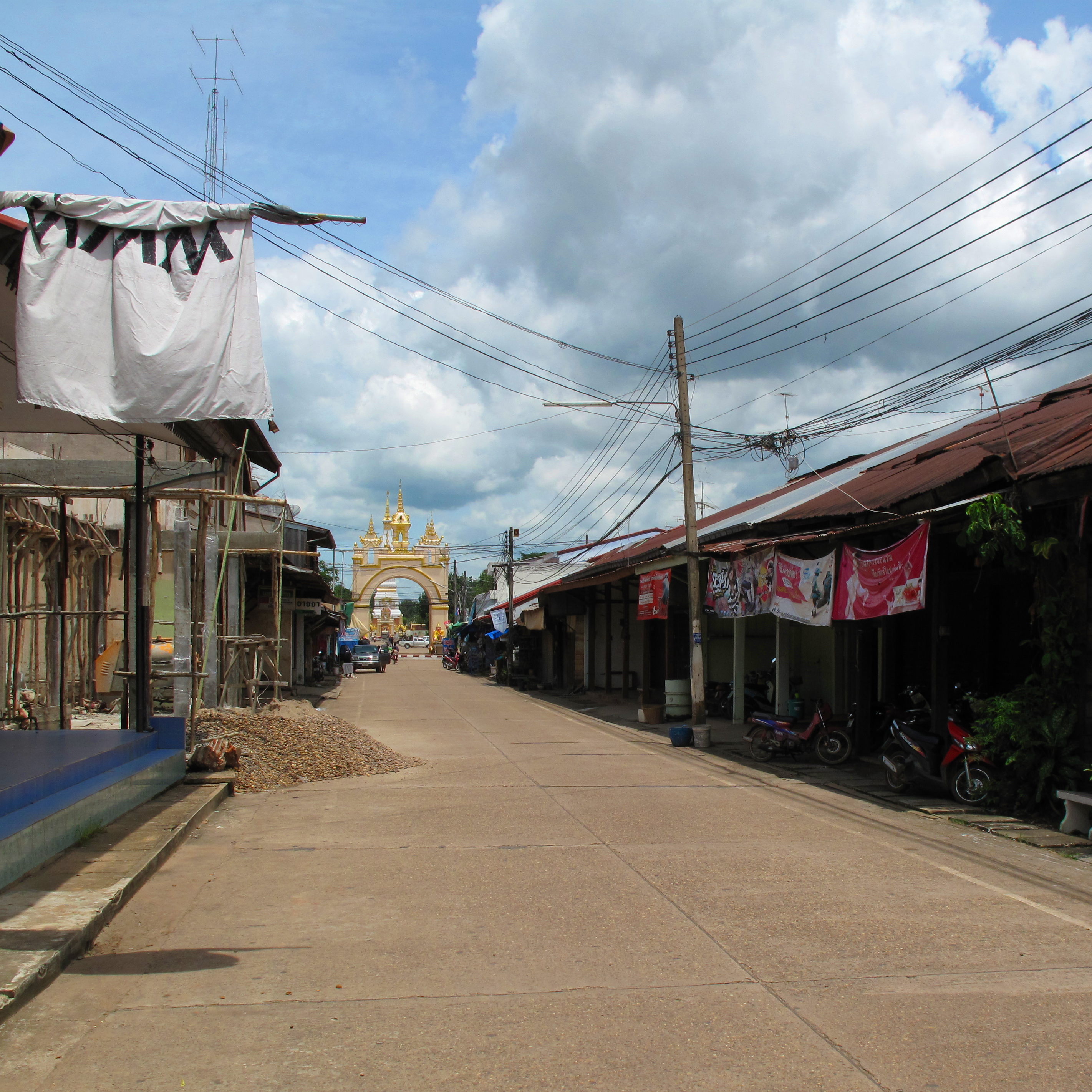 The old streets of That Phanom, looking towards the arch and That Phanom spire