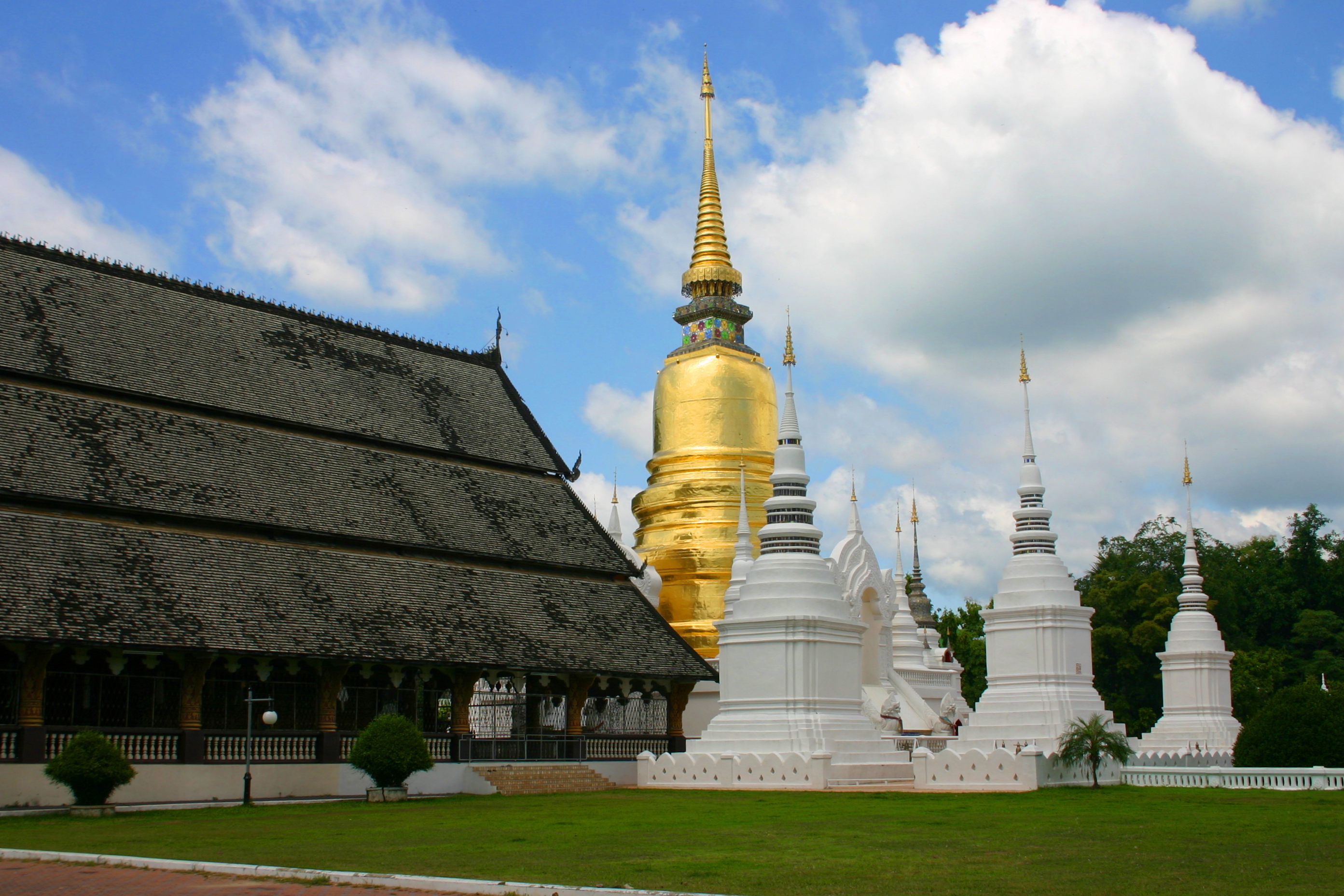 The prayer hall with the pagoda behind, before restoration