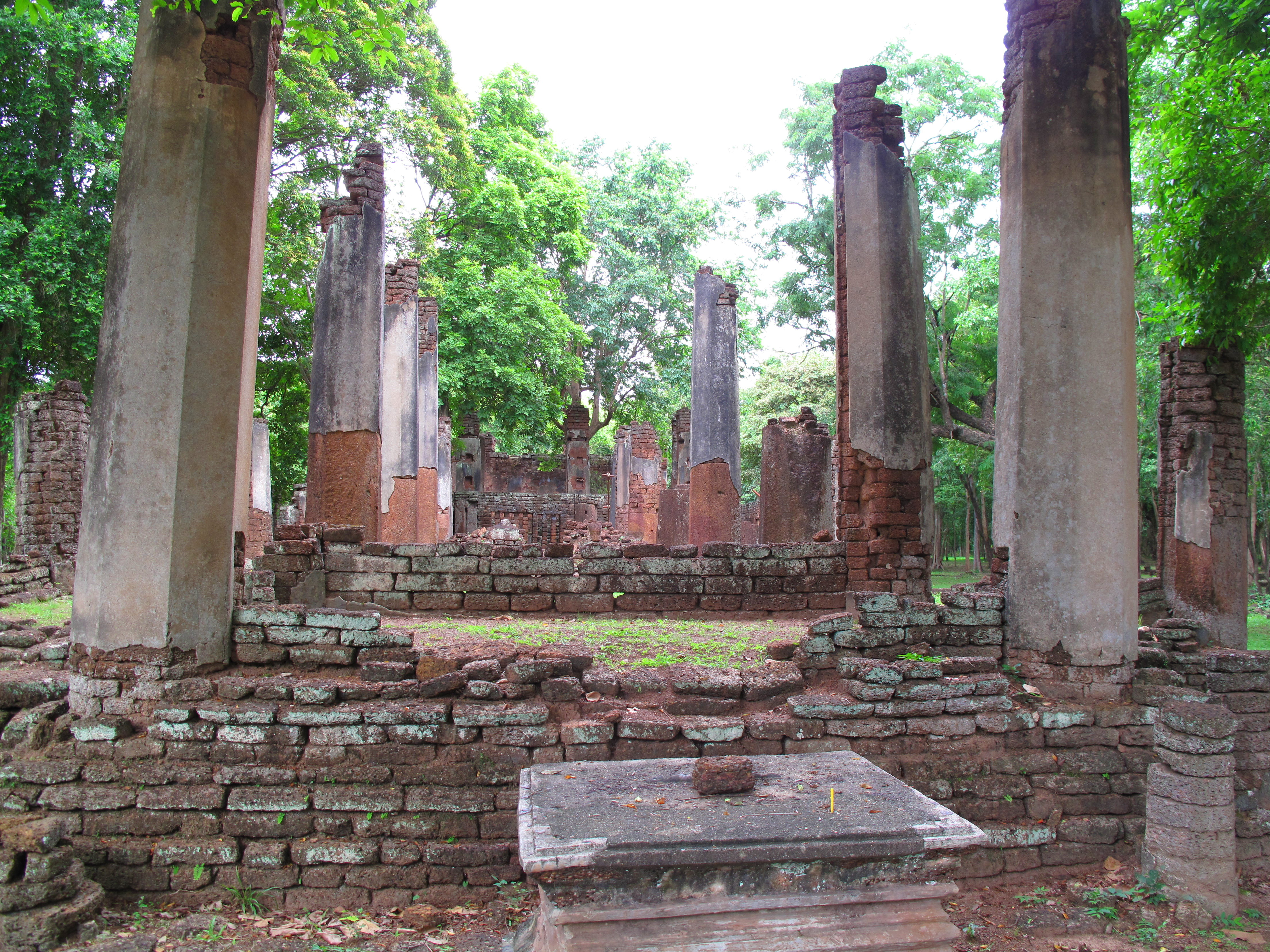 The ruins of Wat Phra Non's ordination hall