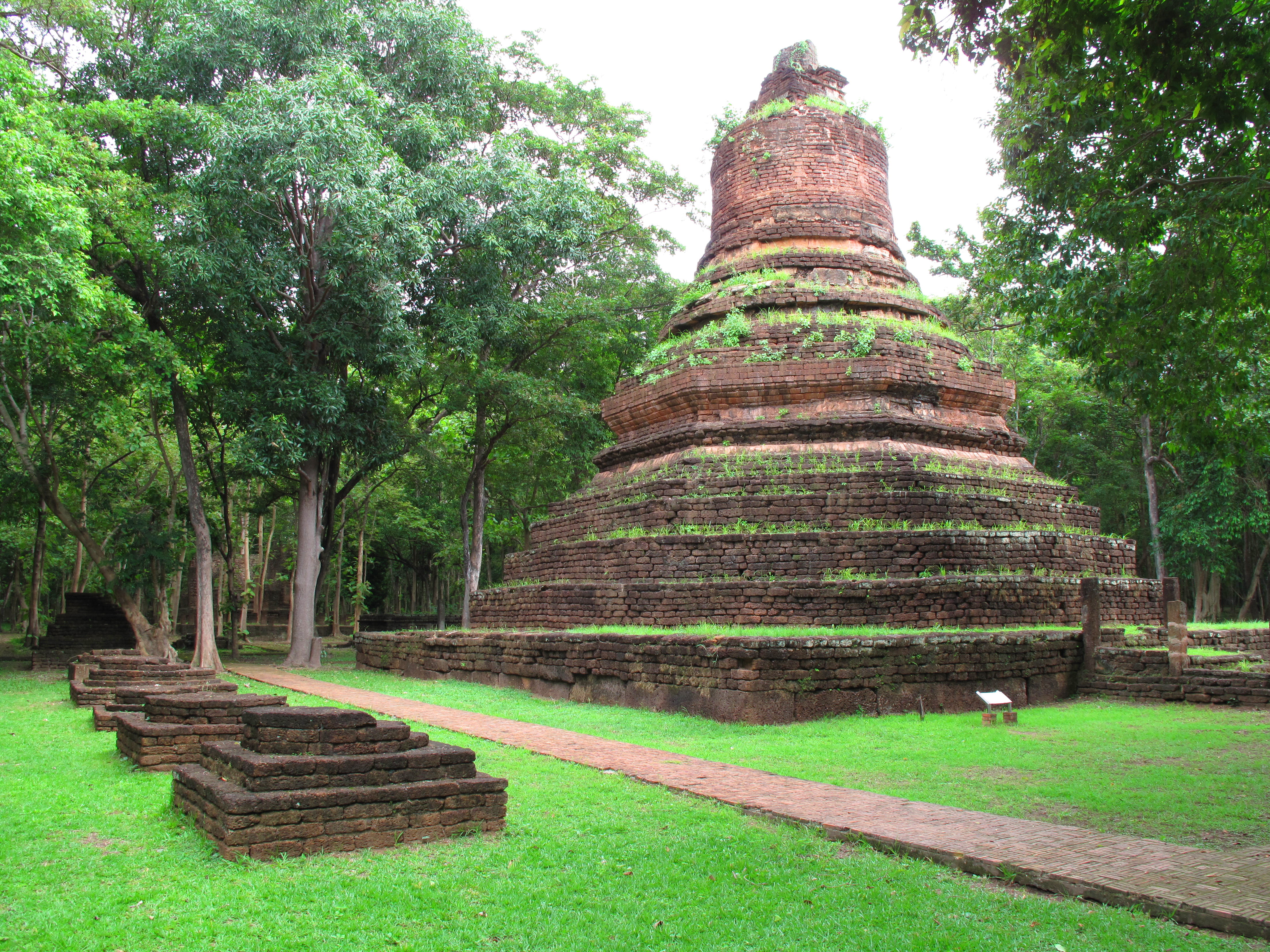 The pagoda of the temple, right behind the chapel