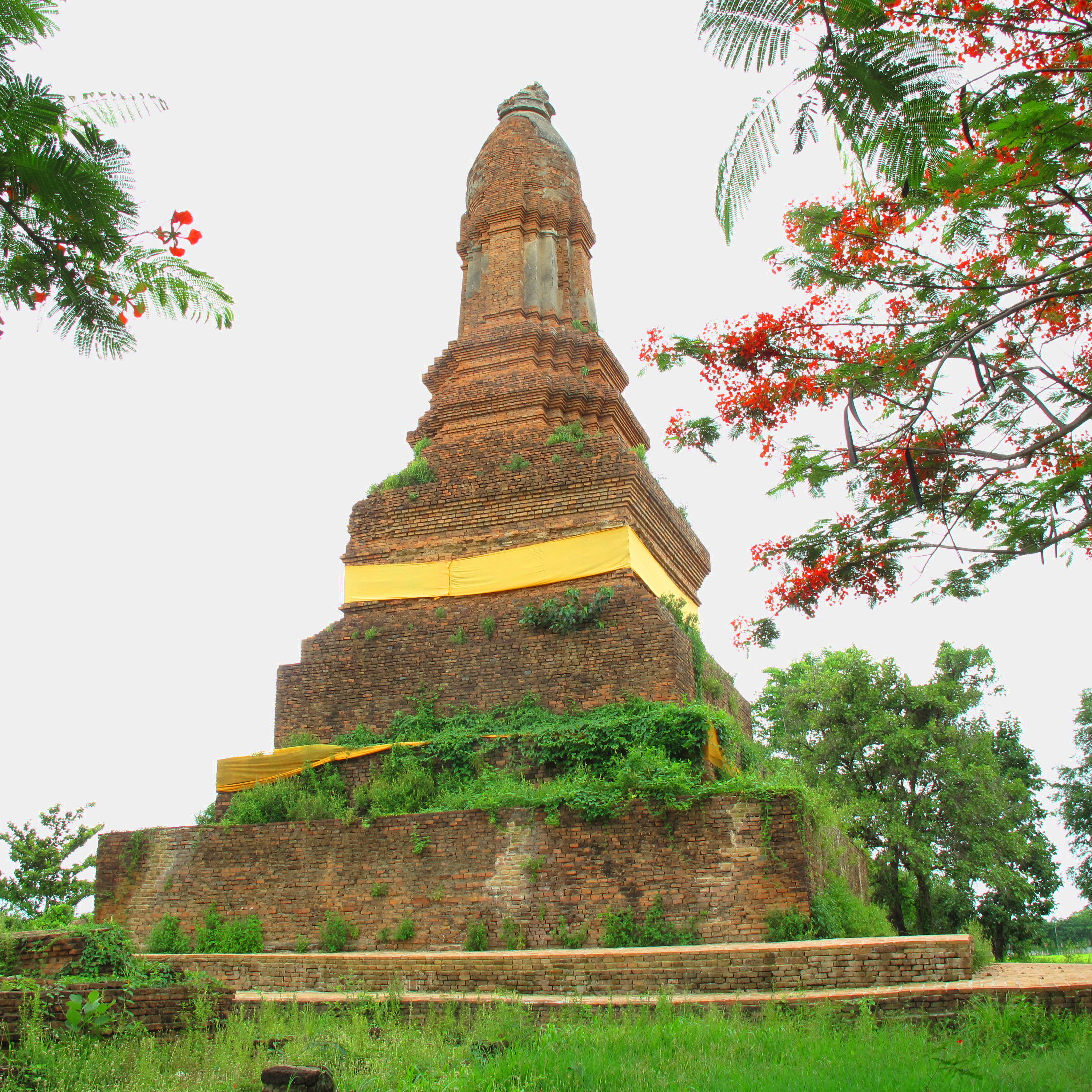 Wat Chedi Klang Thung