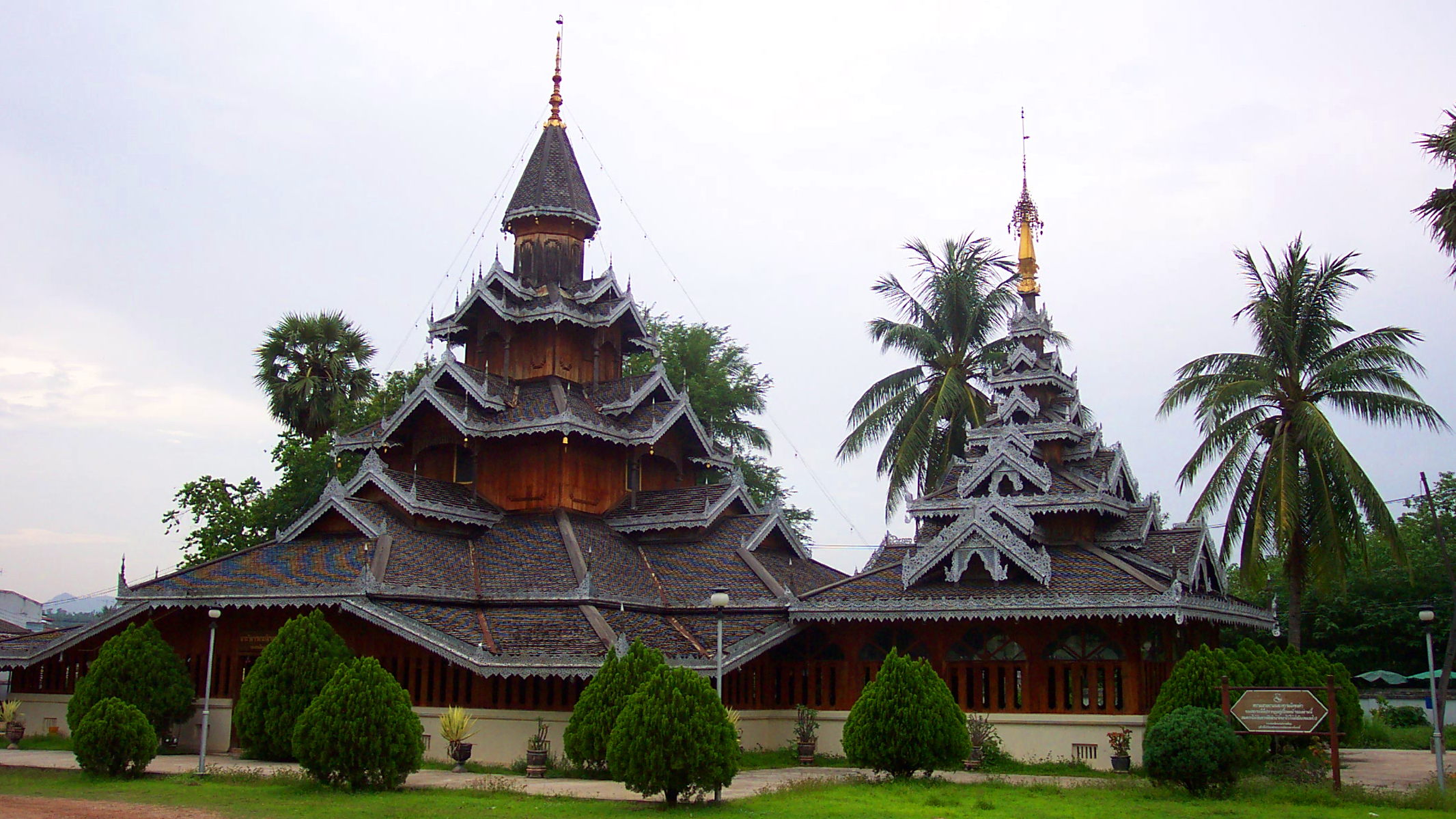 Main chapel at Wat Hua Wiang