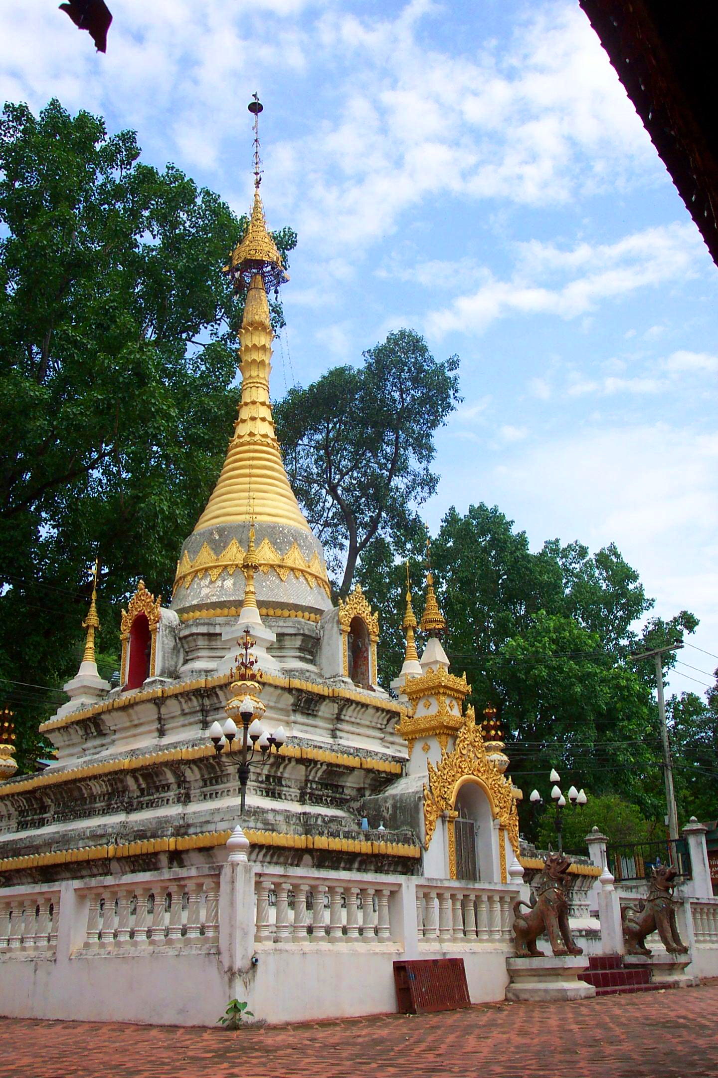 Stupa at Wat Kam Ko