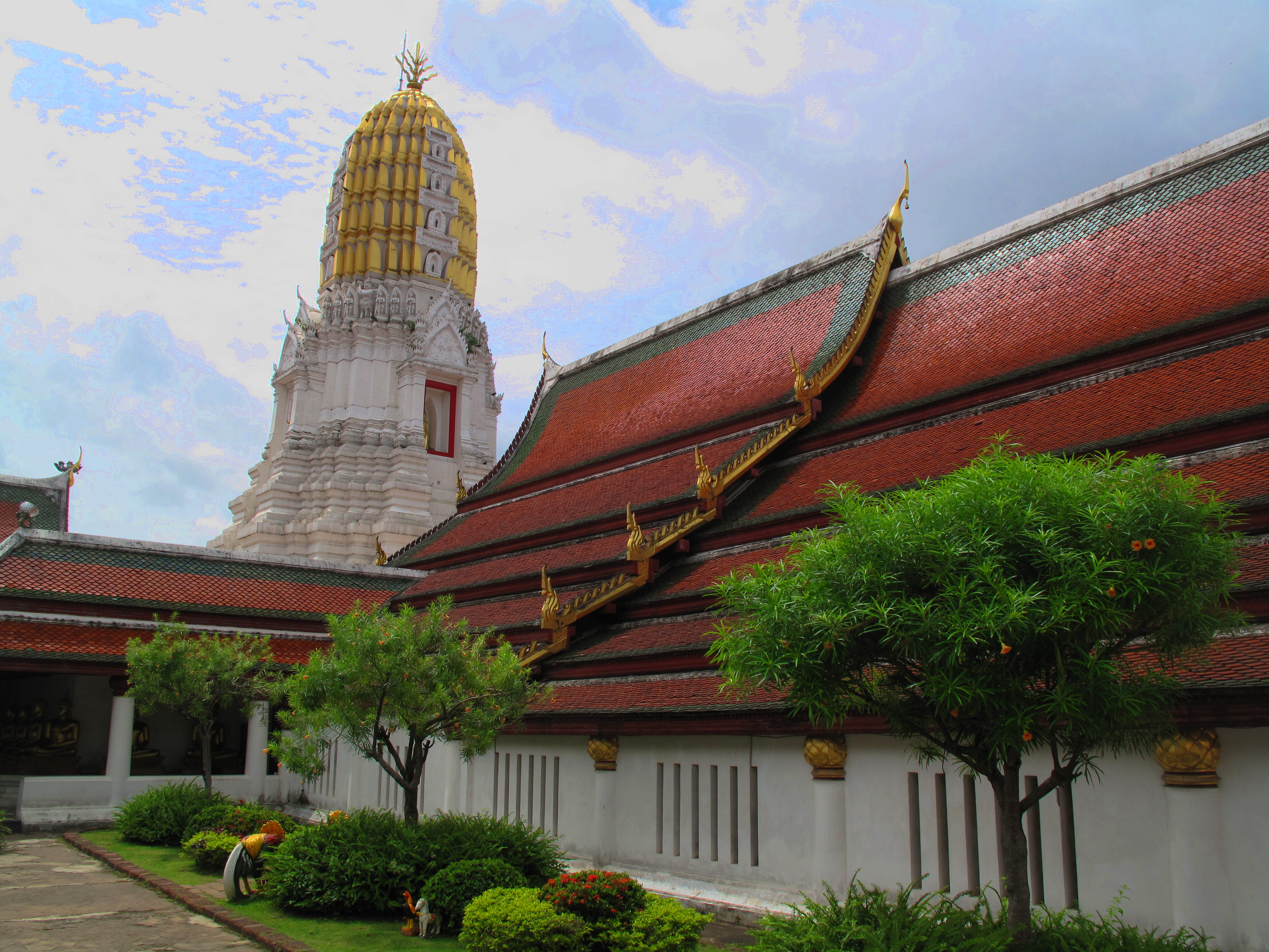 The central tower with the main west chapel on the right of Wat Phra Sri Rattana Mahathat