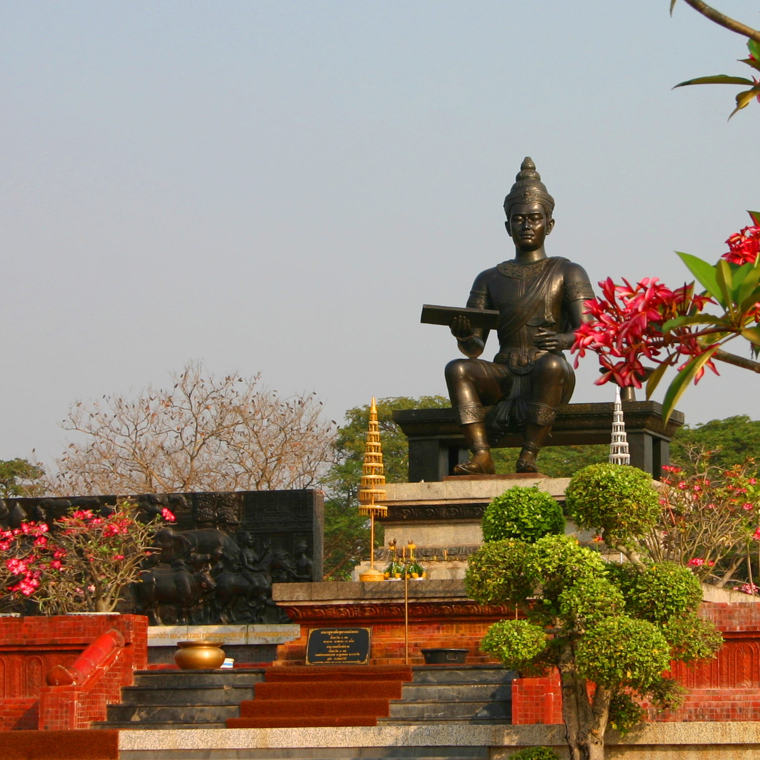 Statue of King Ramkamhaeng