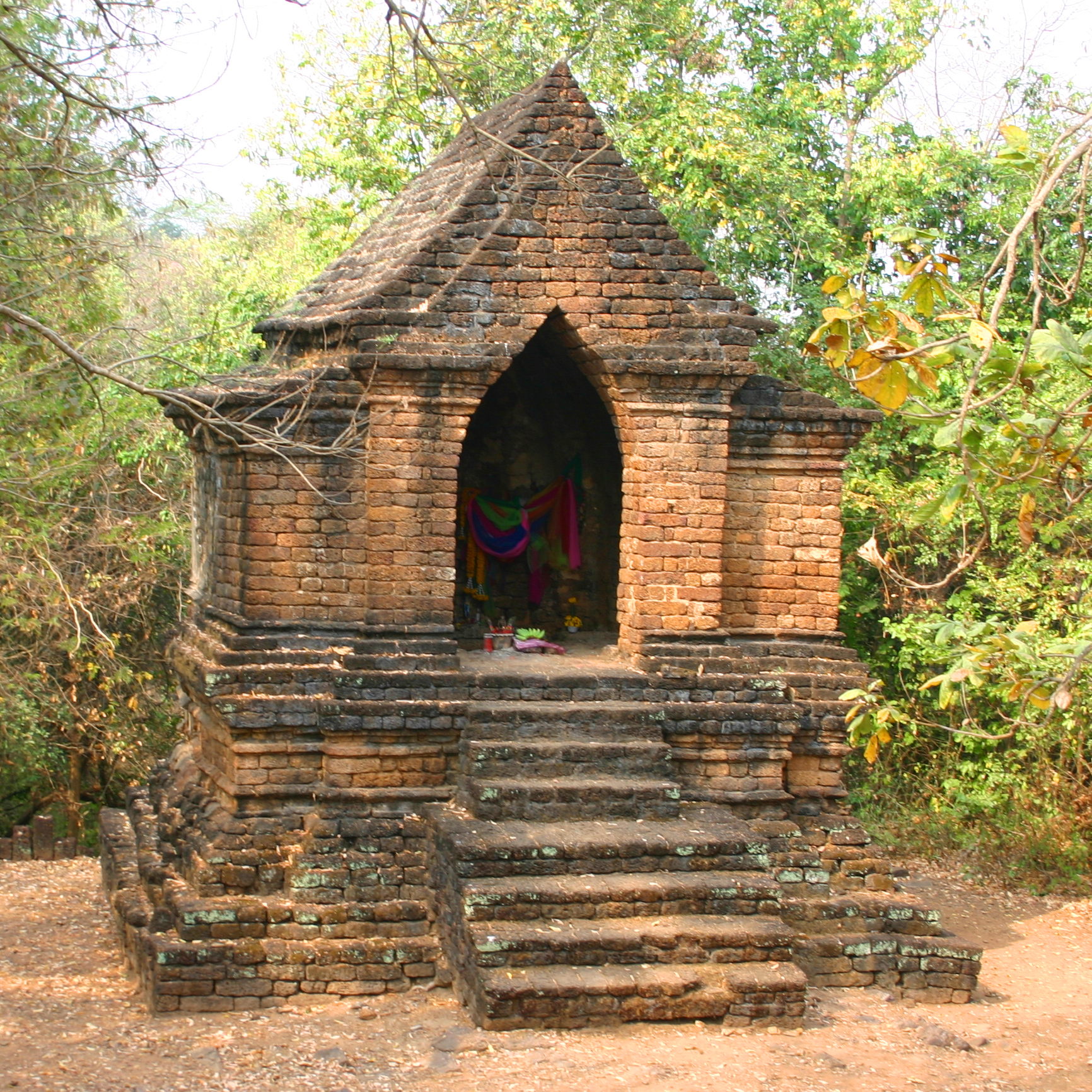 Chao Mae La-Ong Sam Lee Shrine