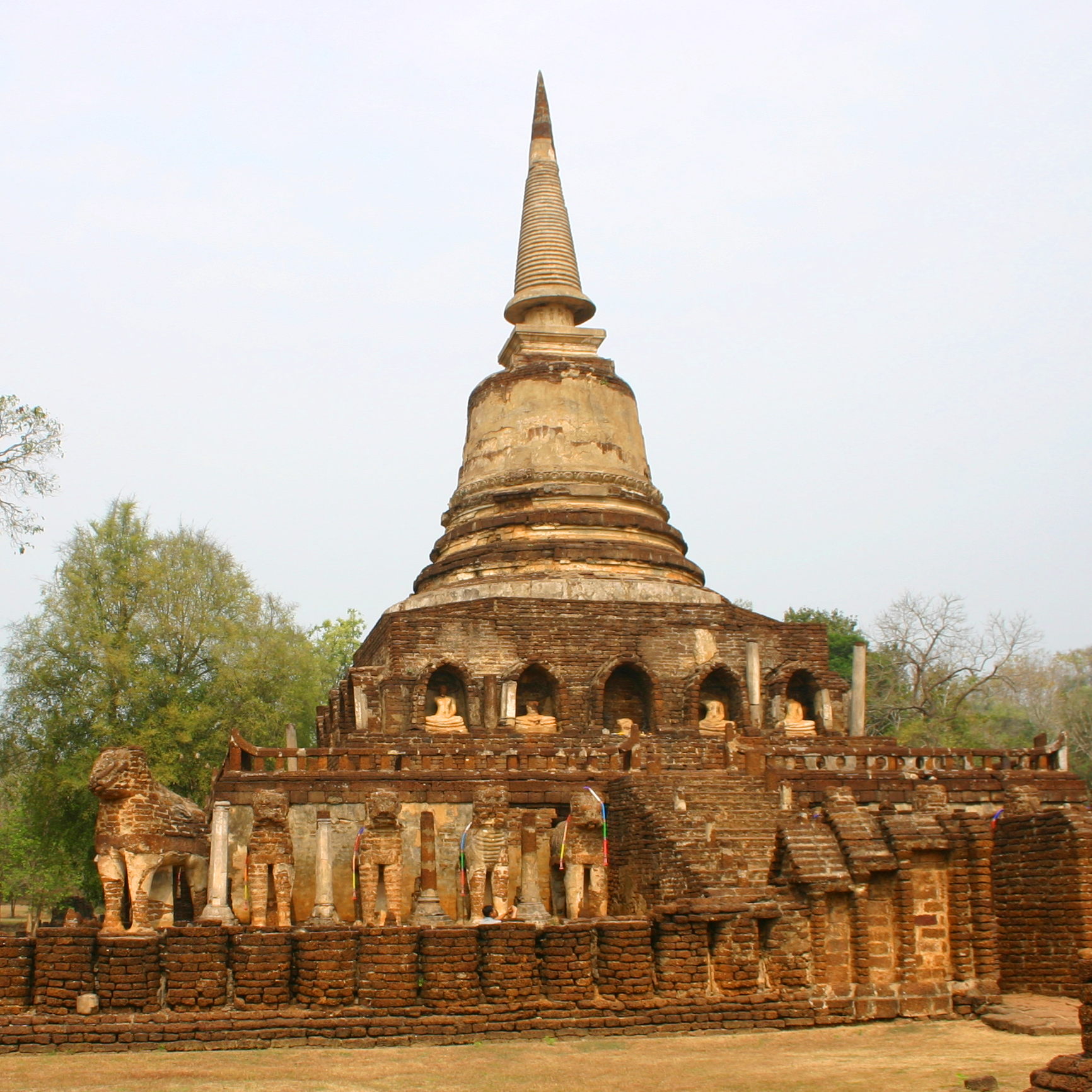 The big pagoda of Wat Chang Lom