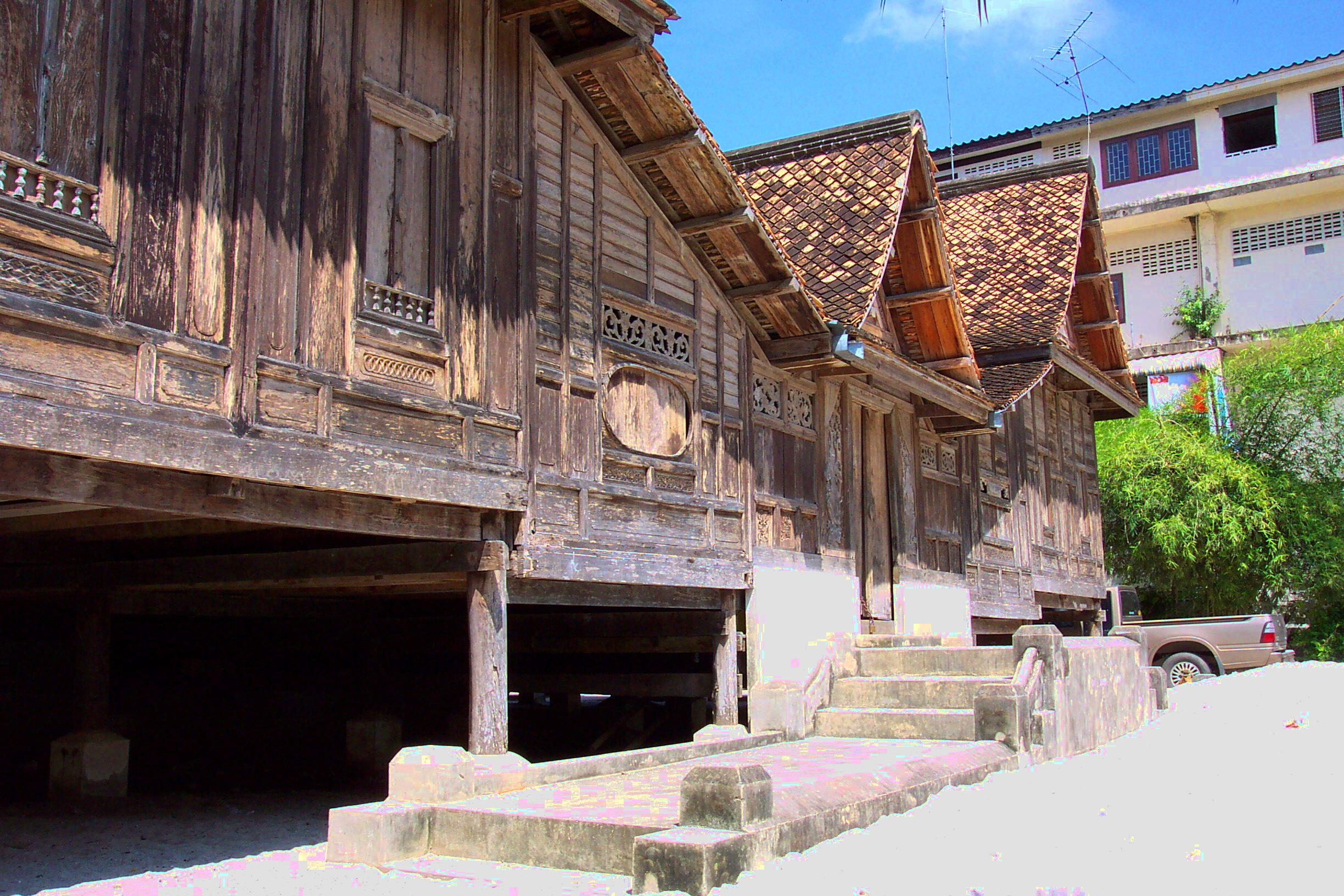 The old monks quarters at Wat Sao Tong